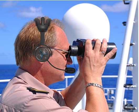 "Ontdek hoogwaardige communicatieapparatuur voor de scheepvaart bij Shipstore.nl. Verken onze artikelgroep communicatie, met een focus op NauticTalk trio en duo, naast een selectie van topkwaliteit marifoons. Bereid je voor op heldere en efficiënte communicatie aan boord, of het nu op een binnenvaartschip, werkschip, zeilboot of motorboot is, met onze geavanceerde nautische apparatuur. De NauticTalk is een veelgevraagd product dat stress vermindert door handsfree communicatie. Bestel vandaag nog